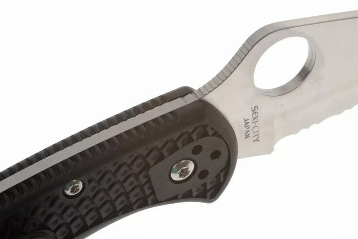 Couteau pliant Spyderco Delica 4 C11SBK denté manche nylon/fibre de verre noir 10,8cm