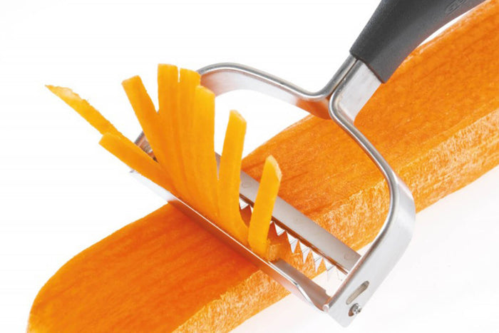 Éplucheur à julienne Gefu Striscia en acier inoxydable