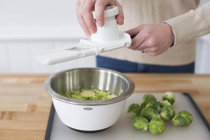 Mandoline à main OXO pour rondelles avec poussoir