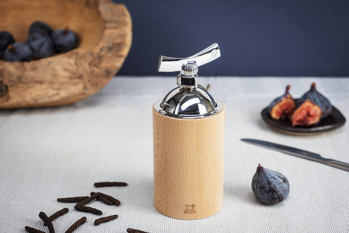 Moulin à poivre long manuel Peugeot Isen en bois et inox 16cm