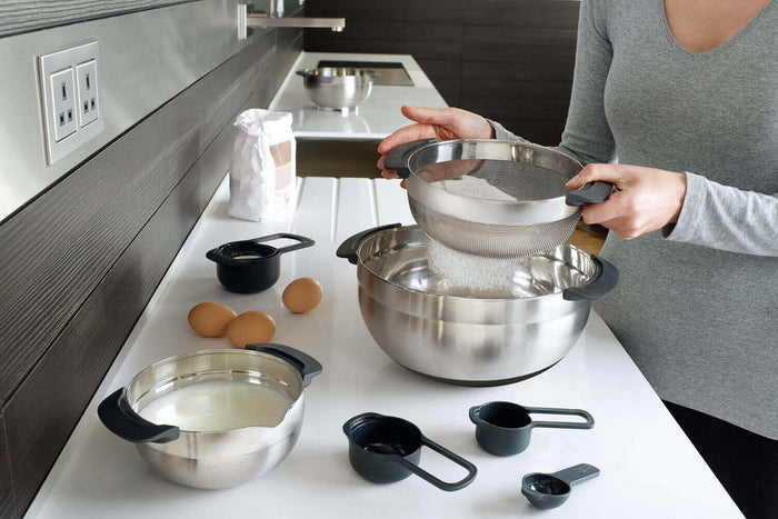 Set de 9 bols/passoires/doseurs Joseph Joseph Nest 100 emboîtables en inox